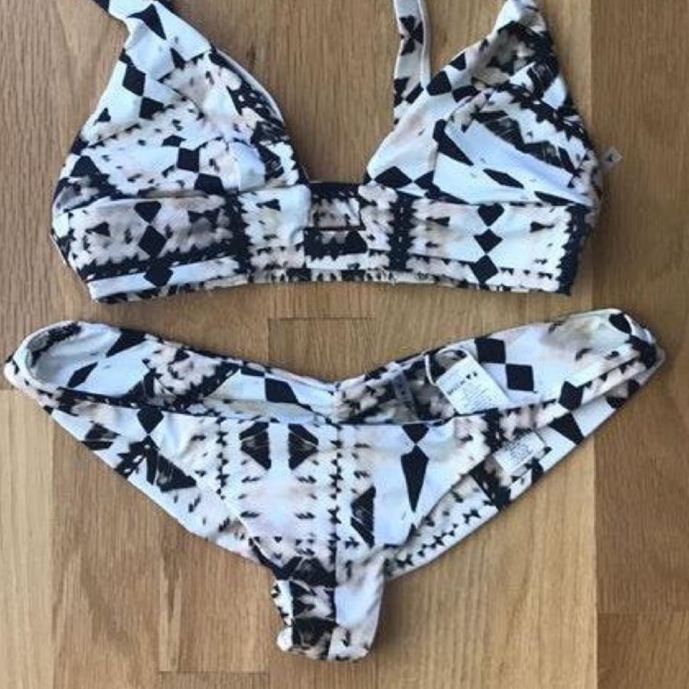 Vitamin A bikini set, in “Sahara”